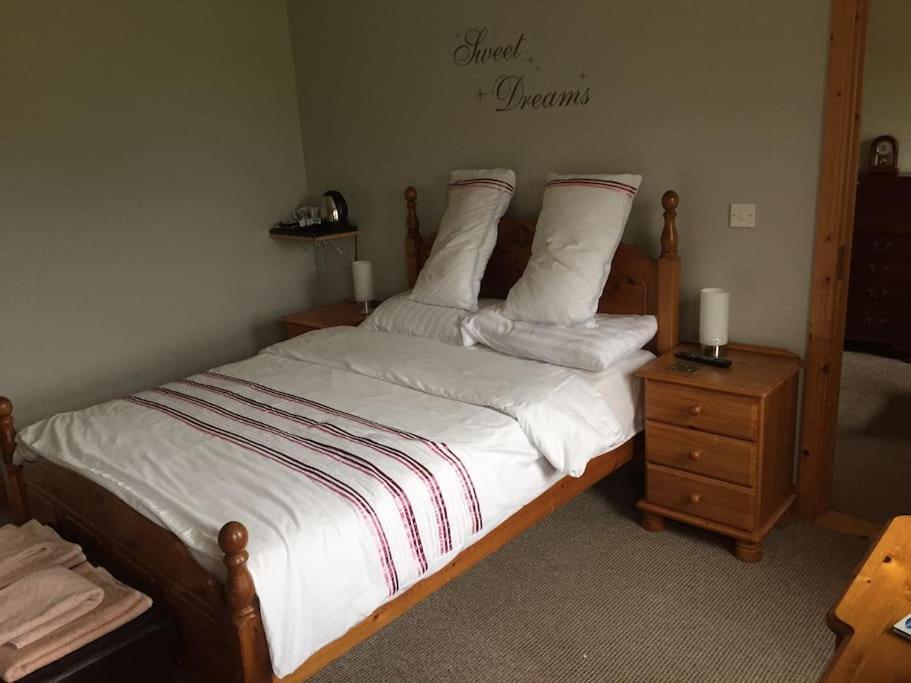Fermanagh Lakeside Self Catering Corranny Exterior photo